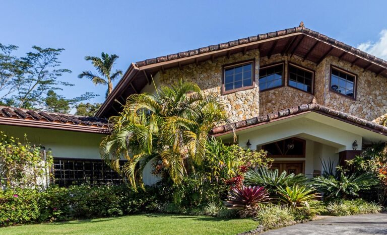 Luxury Living in Gurugram: The Ultimate Guide for HNIs